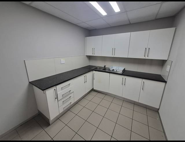 403M² OFFICE TO LET IN RIVONIA